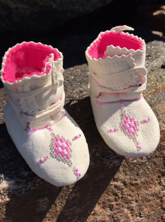 Cree Baby Wrap Around Moccasins - White Deerskin Assorted