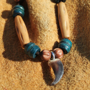 Beaded Necklace with Coyote Claw - GH3Q