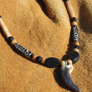 Beaded Necklace with Wolf Claw - GH541