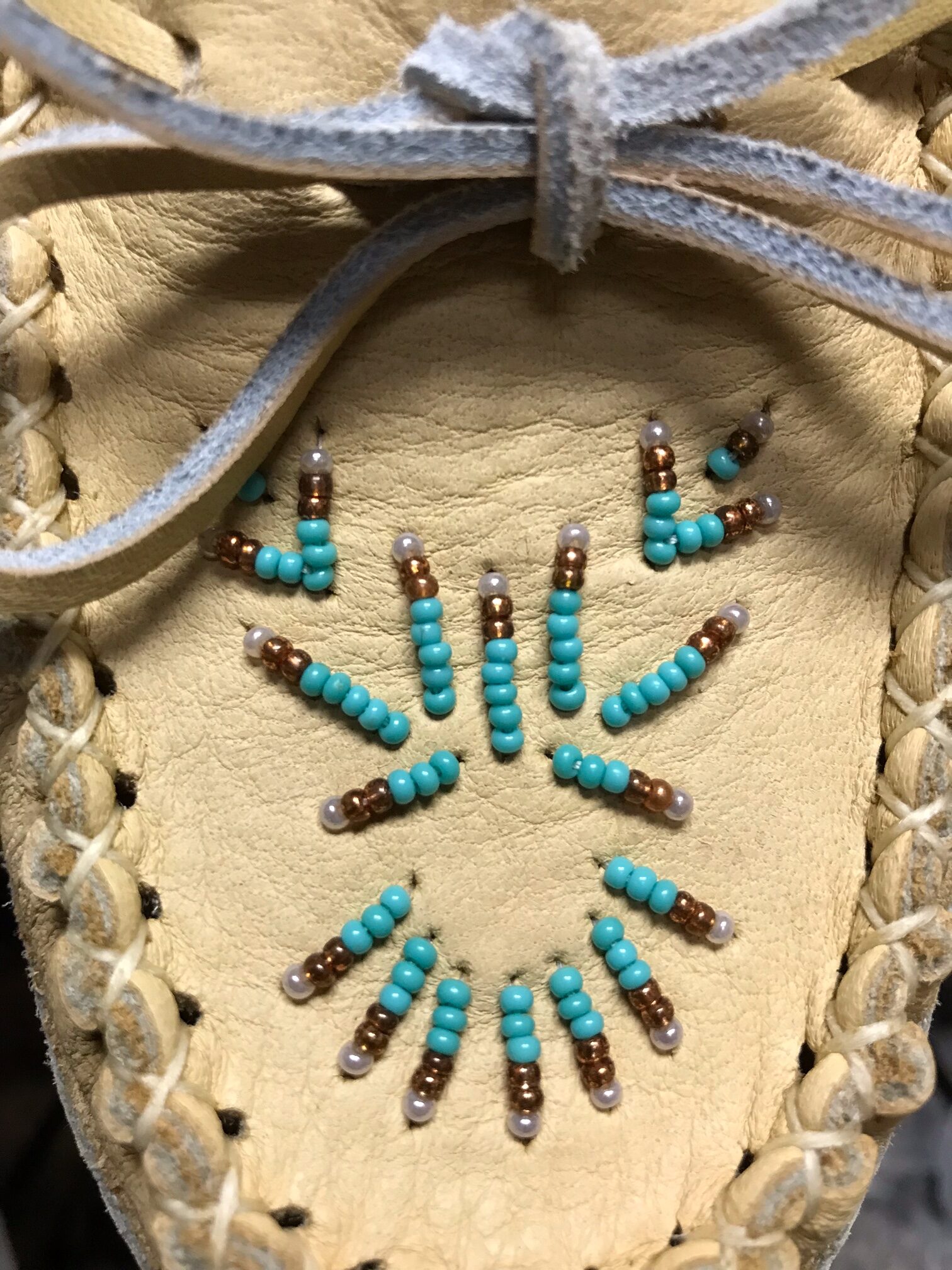 Ladies - 4890L Moosehide with Caribou Hair Tuft
