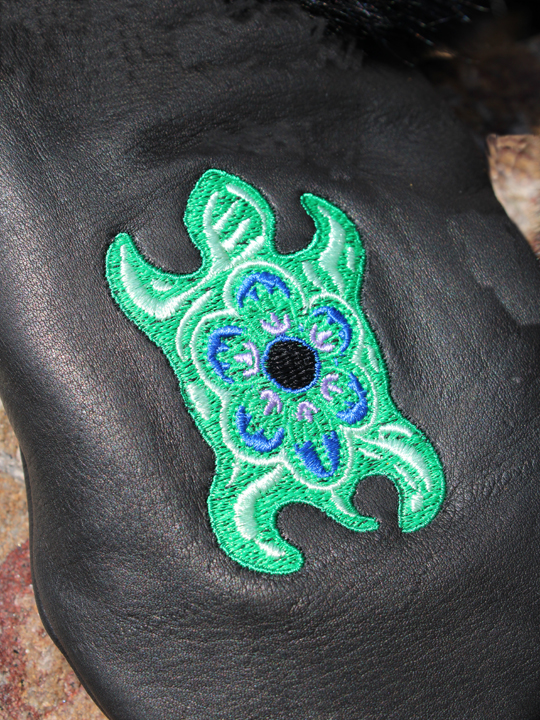 Ladies Fox Fur Trimmed, Deerskin Mitt - Lewis Sisters Turtle